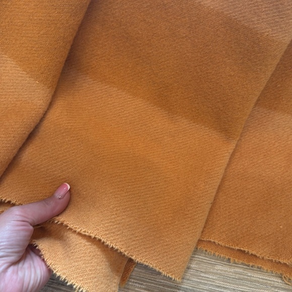 Hudson's Bay Company 60" x 86" Twin 3.5 Point Blanket cutter hole/staining - Picture 9 of 13